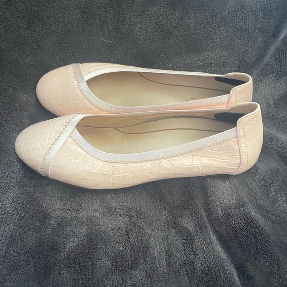 Bionic Light Pink Flats - Picture 4 of 5